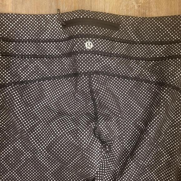 RARE Lululemon Pace Tight(Luxtreme)  Lights Out Black/Ravish Reptile Silver 12 - Picture 12 of 15